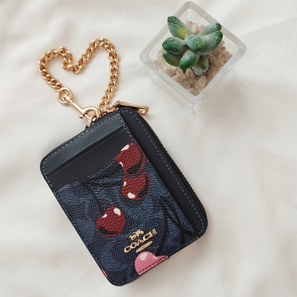 NWT COACH Zip Card Case In Signature Canvas With Cherry Print CZ468 $118 - Picture 1 of 3